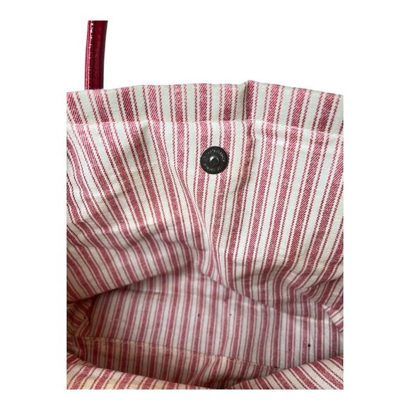 Isabella's Journey Cranberry and white, Renaissance,  Quilted Petite Carpet Bag - Picture 6 of 12